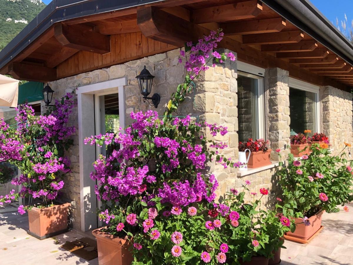 La Cascata Negli Ulivi Bed & Breakfast ตอสโกลาโน มาแดร์โน ภายนอก รูปภาพ