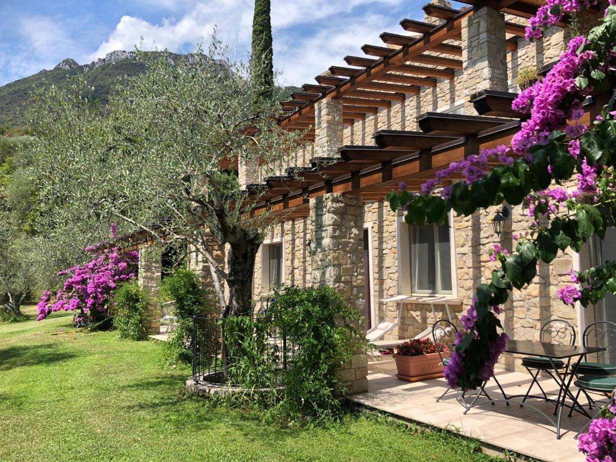 La Cascata Negli Ulivi Bed & Breakfast ตอสโกลาโน มาแดร์โน ภายนอก รูปภาพ