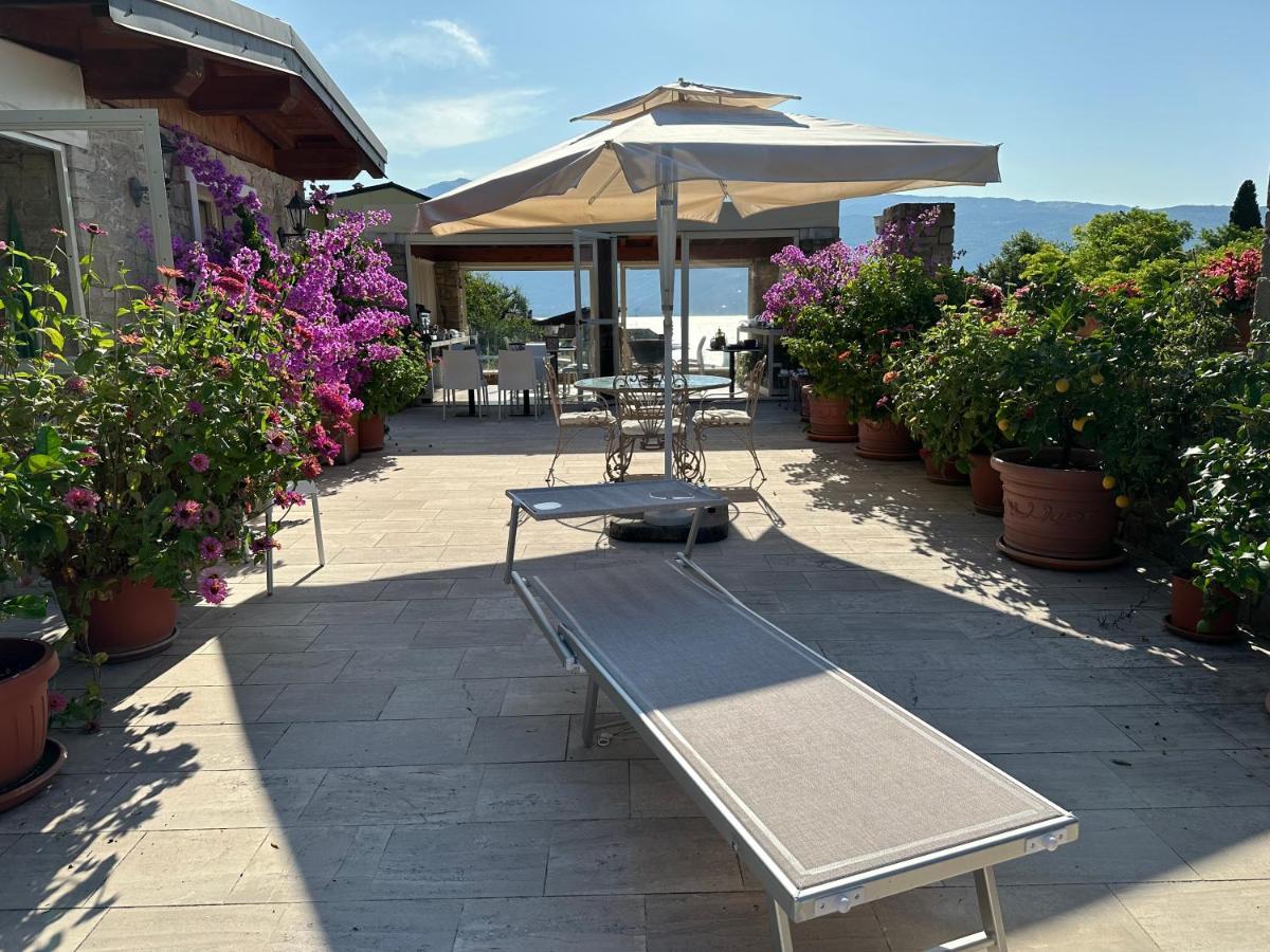 La Cascata Negli Ulivi Bed & Breakfast ตอสโกลาโน มาแดร์โน ภายนอก รูปภาพ