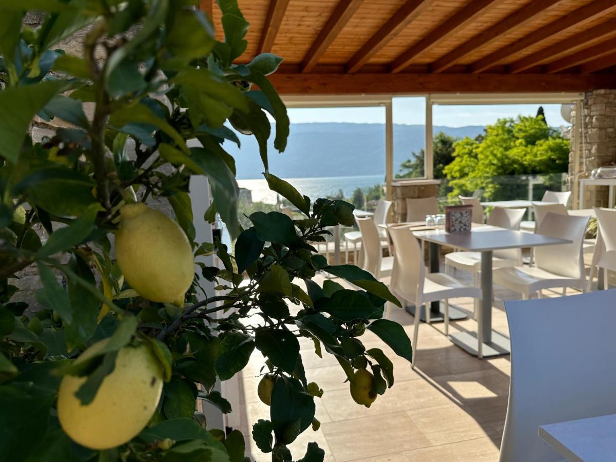 La Cascata Negli Ulivi Bed & Breakfast ตอสโกลาโน มาแดร์โน ภายนอก รูปภาพ