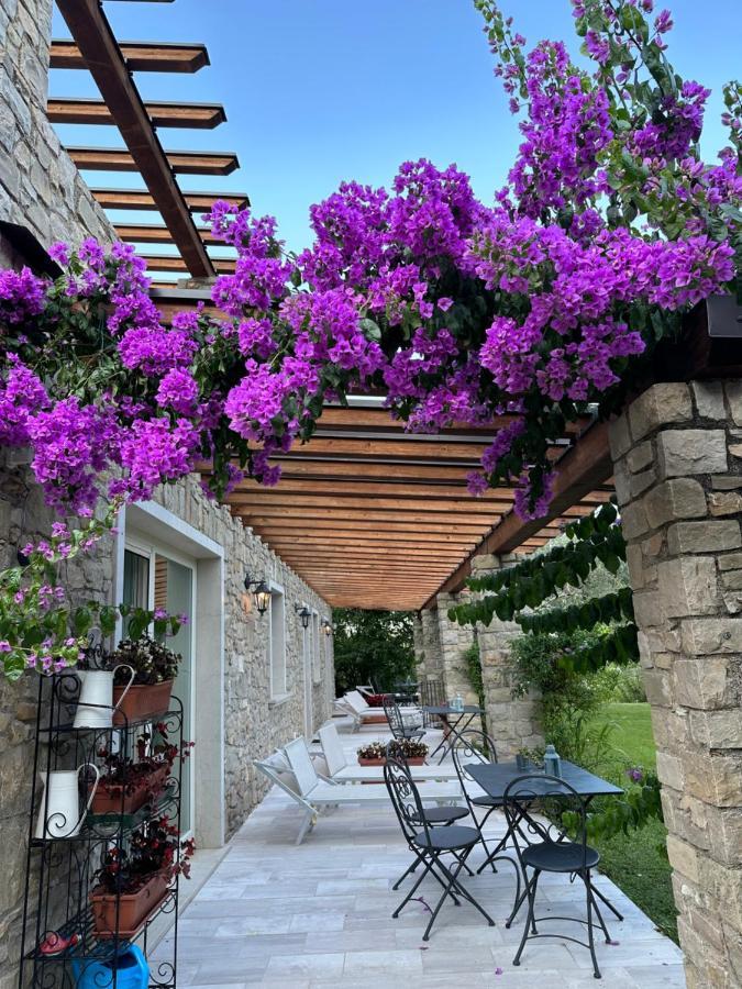La Cascata Negli Ulivi Bed & Breakfast ตอสโกลาโน มาแดร์โน ภายนอก รูปภาพ