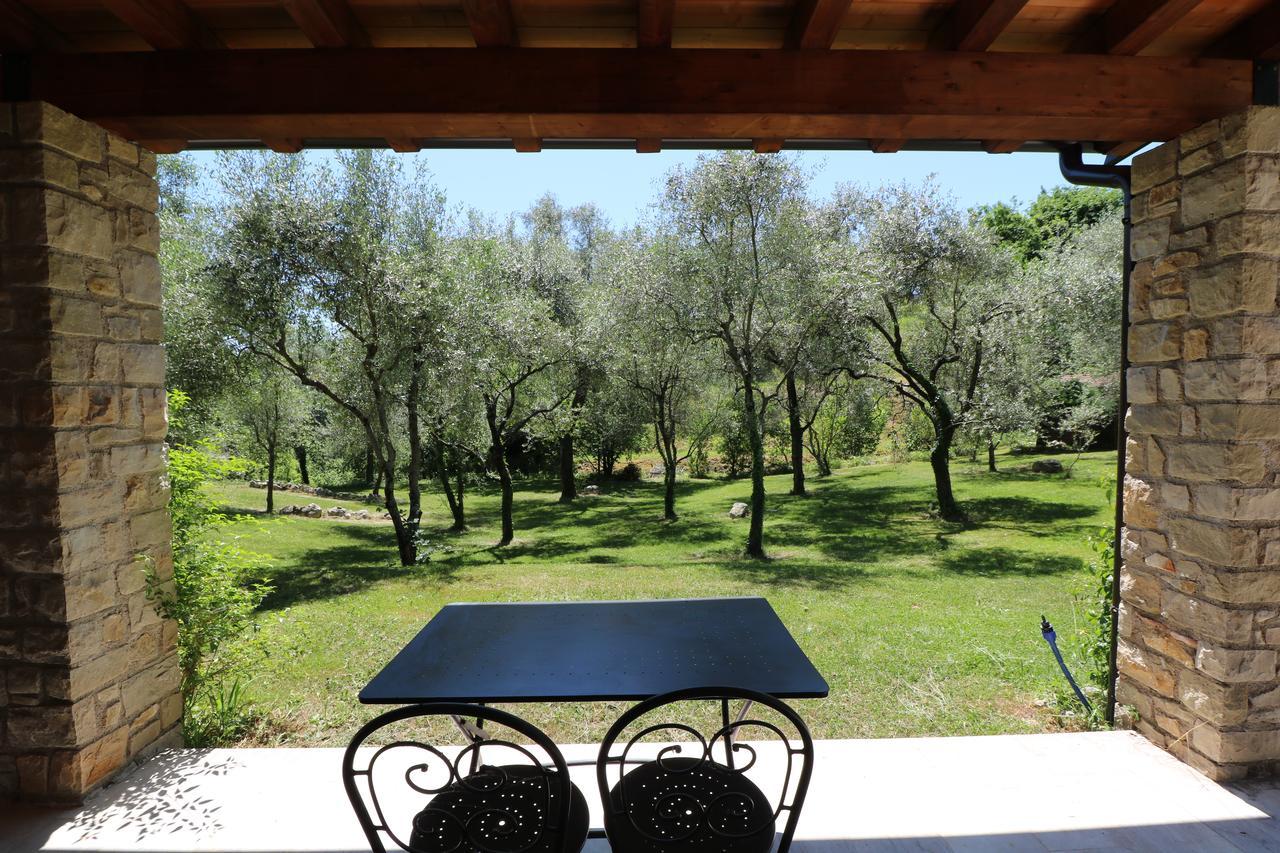 La Cascata Negli Ulivi Bed & Breakfast ตอสโกลาโน มาแดร์โน ภายนอก รูปภาพ