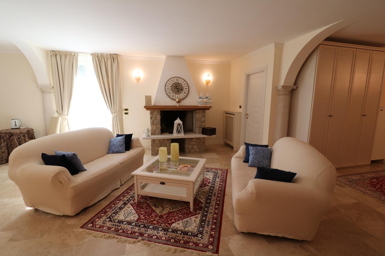 La Cascata Negli Ulivi Bed & Breakfast ตอสโกลาโน มาแดร์โน ภายนอก รูปภาพ