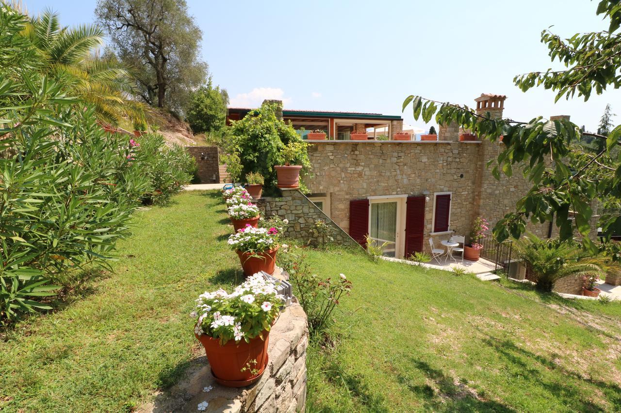 La Cascata Negli Ulivi Bed & Breakfast ตอสโกลาโน มาแดร์โน ภายนอก รูปภาพ
