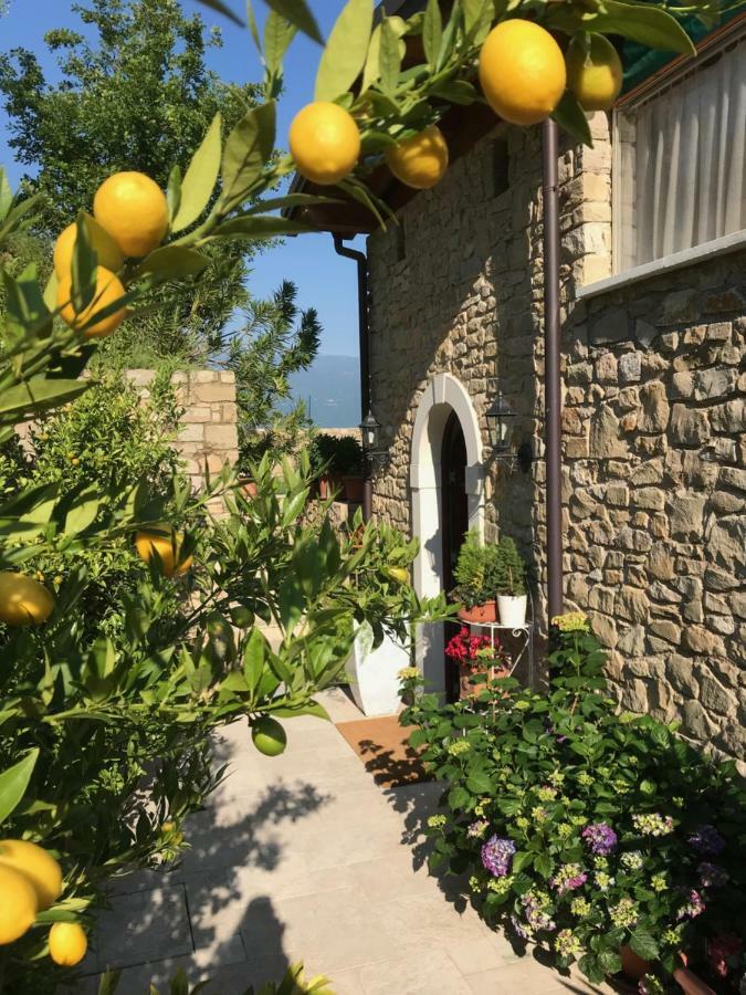 La Cascata Negli Ulivi Bed & Breakfast ตอสโกลาโน มาแดร์โน ภายนอก รูปภาพ
